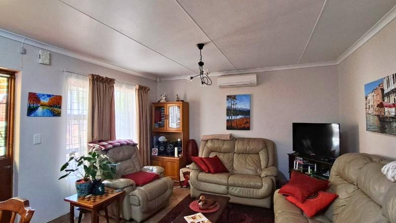 3 Bedroom Property for Sale in Heiderand Western Cape